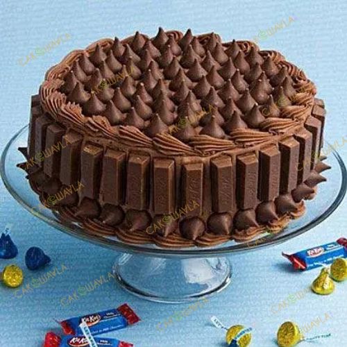 Crunchy Kit Kat Cake