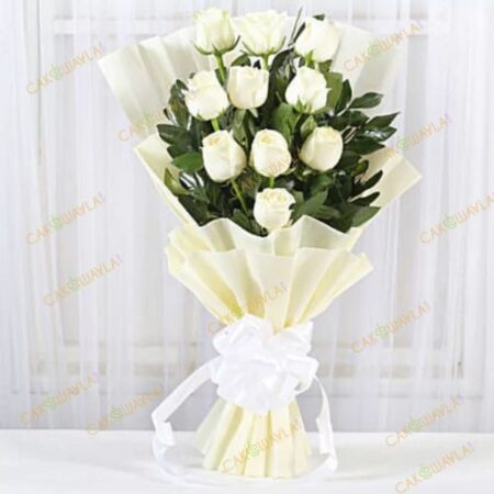 Pristine white roses bunch